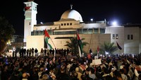 Ribuan orang turun ke jalan di Amman, Yordania, mendukung Palestina, 12 Maret 2024.