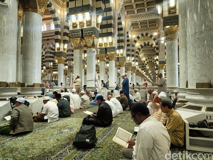 Suasana Ramadan di Masjid Nabawi, 13 Maret 2024.