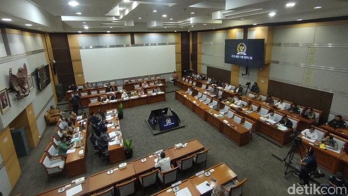 Rapat Menag Yaqut dengan Komisi VIII DPR soal haji 2024.