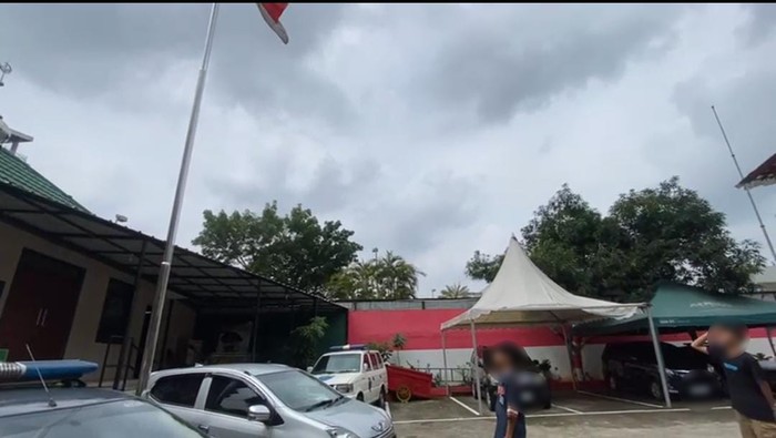 Remaja hendak tawuran di Manggarai, Tebet dihukum hormat bendera.