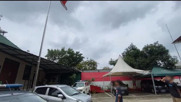 Remaja hendak tawuran di Manggarai, Tebet dihukum hormat bendera.