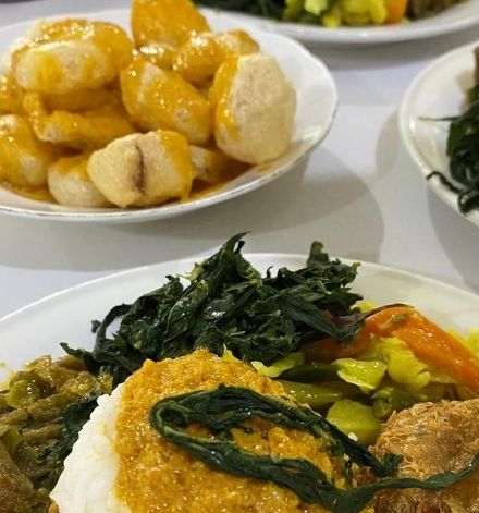 5 Rumah Makan Padang Buka 24 Jam, Cocok Untuk Makan Sahur Nikmat!