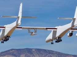 Diragukan Bisa Terbang, Pesawat Terbesar Sedunia Mengangkasa