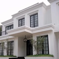 Inilah potret rumah aktris Nabila Sakieb yang ditempatinya bersama sang suami, Reshwara Argya Ardinal, dan kedua anak mereka. Tampak depan,gaya sudah American classic yang minimalis sudah sangat kental. (Foto: Instagram/@nsyakieb85)