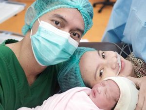 8 Foto Sabrina Anggraini Lahiran Anak Pertama, Belva Devara Setia Mendampingi