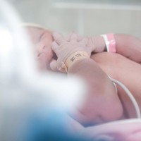 Bayi perempuan yang diberi nama Launa A.S. Devara itu lahir dengan berat 3,2 kg dan panjang 49 cm. Foto: Instagram/@sabrinaanggraini