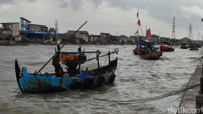 Sejumlah kapal tak melaut imbas cuaca buruk di Semarang, Rabu (13/3/2024).