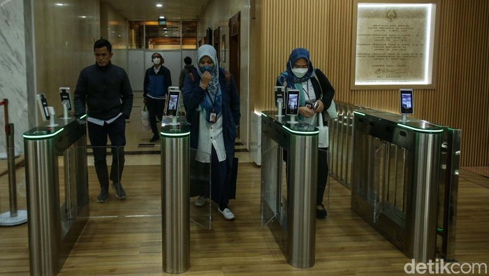 Selaman Ramadan, Jam Kerja ASN DKI Jakarta Lebih Fleksibel Pemprov DKI Jakarta menyesuaikan jam kerja aparatur sipil negara (ASN) di lingkungannya selama Ramadan. Pemprov DKI menerapkan fleksibilitas jam kerja selama Ramadan.
