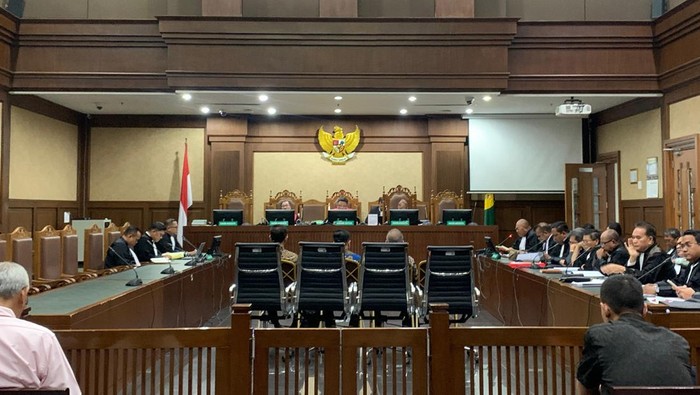 **Pejabat Tinggi Kementan Membanjiri Persidangan bagi Eks Menteri Pertanian SYL**