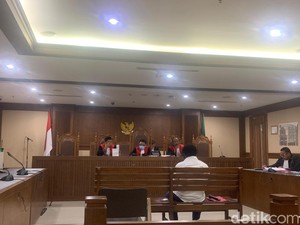 Bacakan Pleidoi, Eks Kadis PUPR Papua: Hidup Saya Sudah Hancur