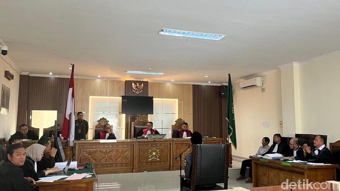 Sidang perdana anggota KPU Wonosobo di Pengadilan Negeri (PN) Wonosobo, Rabu (13/3/2024).