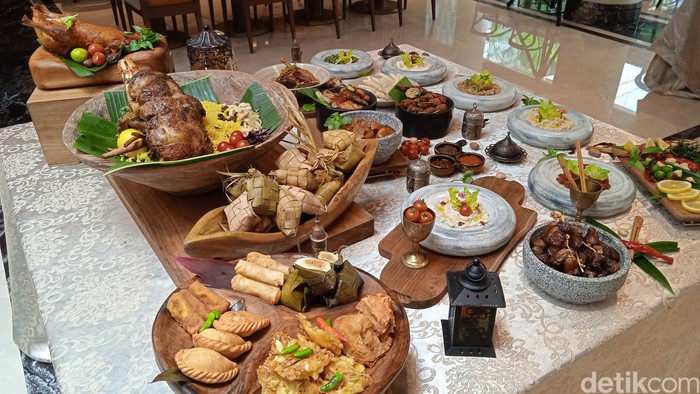 Buka Puasa di Ramadan Souq Ada Nasi Kebuli Kambing dan Gulai Bebek