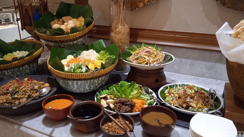 Kalau berbuka puasa di 'Ramadan Souq' ada nasi kebuli kambing dan kari bebek.