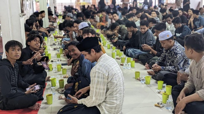 Suasana buka puasa bersama di Masjid UIN Ar-raniry Aceh. (Dok UIN Ar-Raniry)