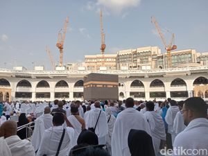 Komisi VIII DPR Minta Negara Tahan Jemaah Umrah Backpacker di Imigrasi