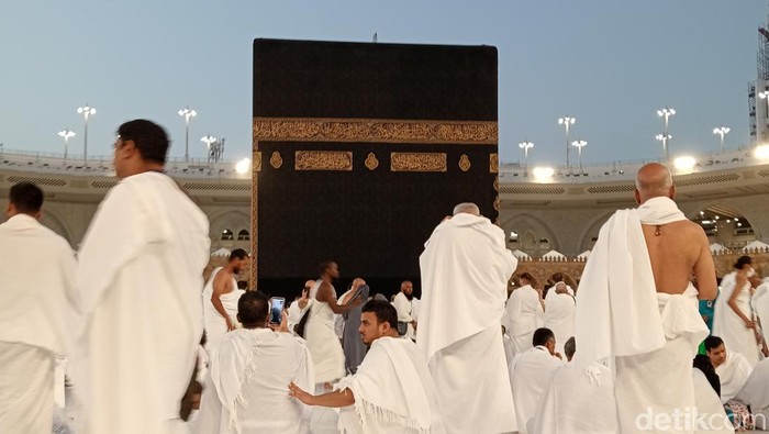 Buka puasa Ramadan di Baitullah, Maret 2024.