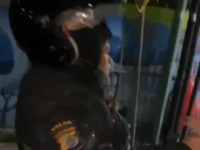 Tangkapan layar polisi mengamankan remaja bawa celurit di Bantul, Rabu (13/3/2024).