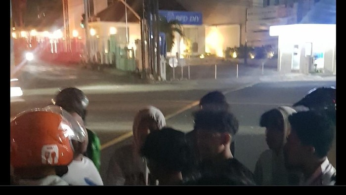 Tangkapan layar postingan bernarasi penangkapan terduga klitih di simpang empat UPN, Sleman.