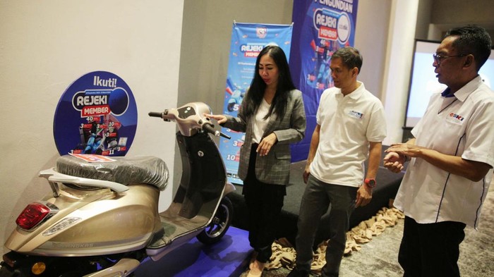 Tiki Tebar Hadiah di Bulan Ramadan Mengawali bulan Ramadan, Tiki menebar hadiah. Tiki melakukan pengundian hadiah Program Rejeki Member SOBATIKI.