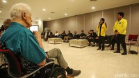 Guru besar yang hadir seperti Guru Besar UI Harkristuti Harkrisnowo, Guru Besar IPB Didik Suharjito, Guru Besar UNJ Hafid Abbas, Franz Magnis Suseno, Faisal Basri, Ubedilah Badrun, Bivitri Susanti dan sejumlah mahasiswa dari IPB, UNJ dan UI.