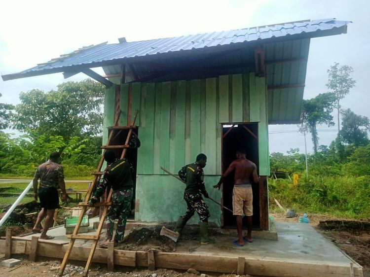 Aksi Satgas TMMD 119 Kodim Yahukimo Bangun MCK untuk Warga Desa Terpencil