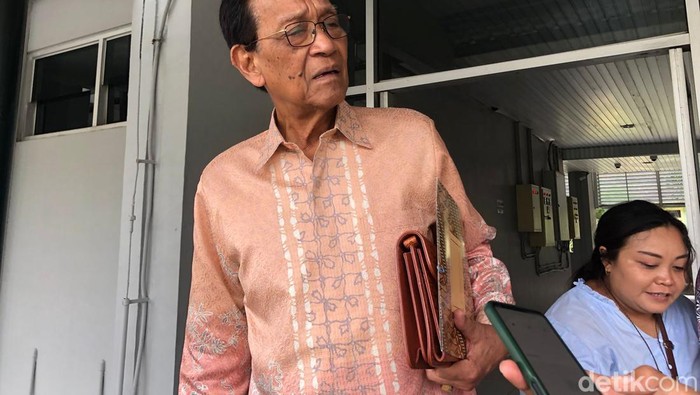 Gubernur DIY Sri Sultan Hamengku Buwono X di kantornya, Kamis (14/3).
