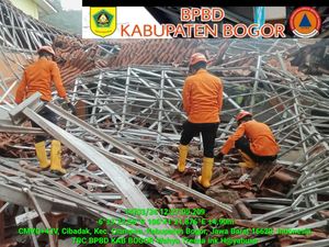 Atap Bangunan SMA di Ciampea Bogor Ambruk, 8 Siswa Terluka