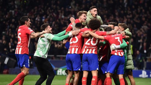 MADRID, SPAIN - MARCH 13: Players of Atletico Madrid celebrate following the teams victory in the penalty shoot out during the UEFA Champions League 2023/24 round of 16 second leg match between Atlético Madrid and FC Internazionale at Civitas Metropolitano Stadium on March 13, 2024 in Madrid, Spain. (Photo by Denis Doyle/Getty Images)