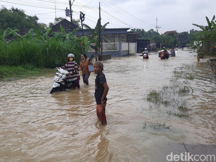 Banjir di jalan Jakenan, Kabupaten Pati, Kamis (14/3/2024) pagi.