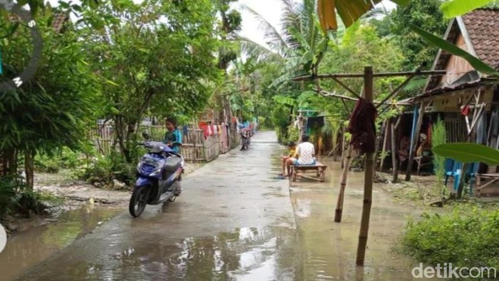 Banjir luapan Bengawan Solo surut.
