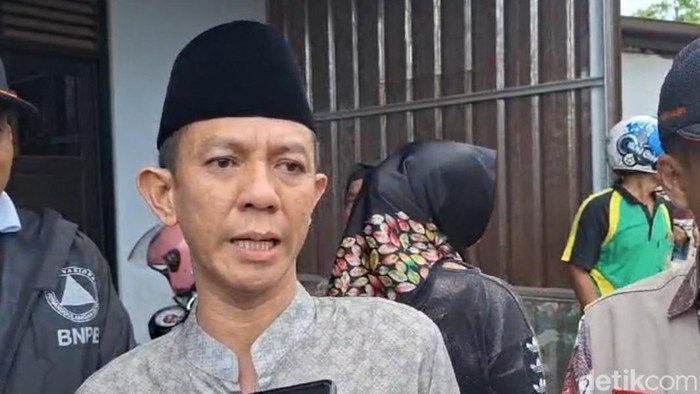 Alex Sapri, perwakilan dari PT Hardases Abadi Indonesia (HAI), Kamis (14/03) di pos pelayanan kesehatan Desa Wangandowo, Kecamatan Bojong, Kabupaten Pekalongan.