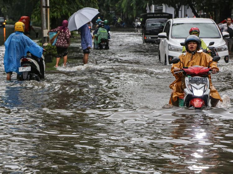 Banjir Tinggi Menerjang Semarang, Begini Kondisinya
