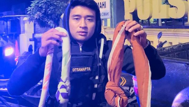 Barang bukti perang sarung di Cimahi