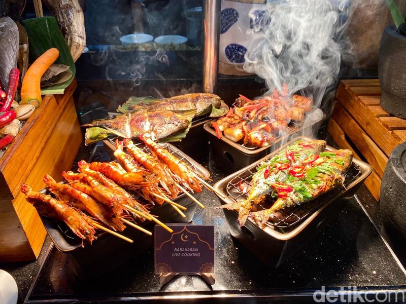 Buka Puasa Lengkap, Ada Nasi Mandi hingga Kambing Guling Enak di Sini