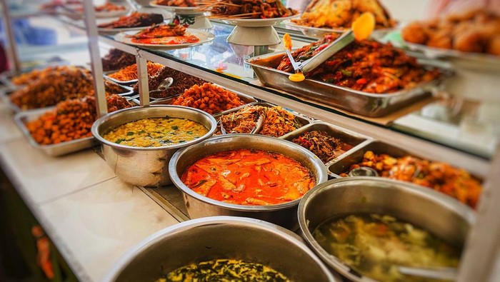 Catat! 5 Warteg Enak Puluhan Lauk Ini Buka 24 Jam Cocok Buat Sahur