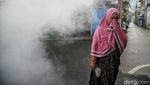 Cegah DBD Saat Ramadan, Petugas Fogging Rumah-rumah Warga di Jakut