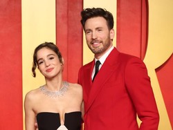 7 Foto Chris Evans dan Alba Baptista Setelah Menikah, Perdana Mesra di Publik