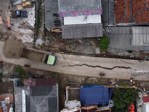 Desa di Bojongmangu Bekasi Rusak Terdampak Tanah Bergerak