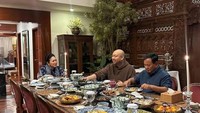 Momen Didit Hediprasetyo Temani Prabowo dan Titiek Soeharto pada Jamuan Makan