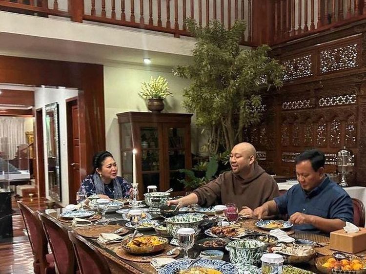 Momen Didit Hediprasetyo Temani Prabowo dan Titiek Soeharto pada Jamuan Makan