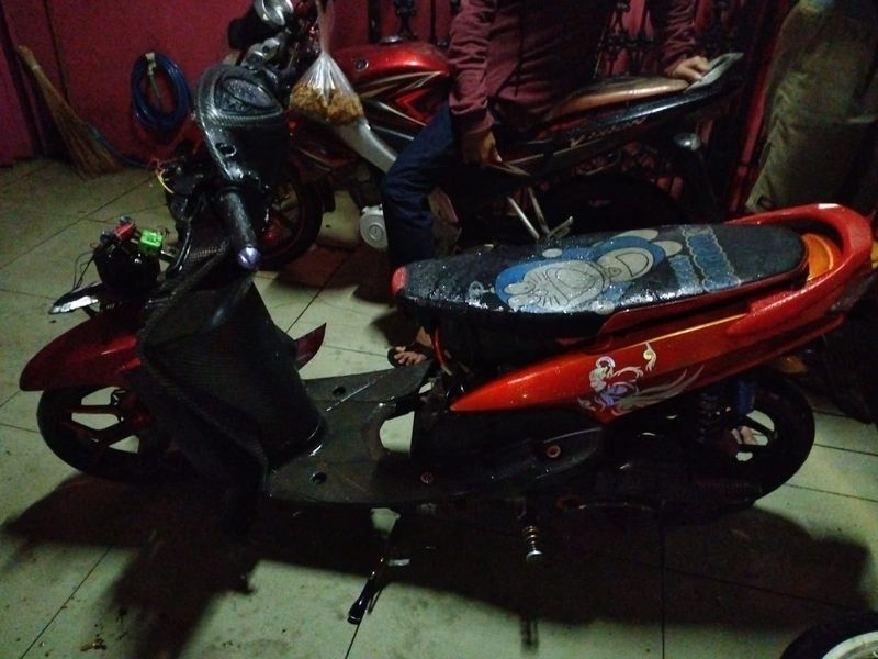 Dua sepeda motor terlibat kecelakaan di daerah Pondok Kelapa, Duren Sawit, Jakarta Timur, 14 Maret 2024 dini hari. (TMC Pold Metro Jaya)