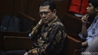 Jaksa juga menuntut Hasbi membayar denda Rp 1 miliar. Apabila denda tak dibayar, diganti dengan pidana badan selama 6 bulan.