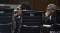 Jaksa juga menuntut Hasbi Hasan membayar uang pengganti sejumlah Rp 3, 88 miliar setelah putusan pengadilan inkrah. Jika tidak membayar uang pengganti harta bendanya disita.