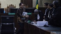 Mantan Sekretariat Mahkamah Agung (Sekma) Hasbi Hasan menghadiri sidang tuntutan di Pengadilan Tipikor, Jakarta, Kamis (14/3/2024).