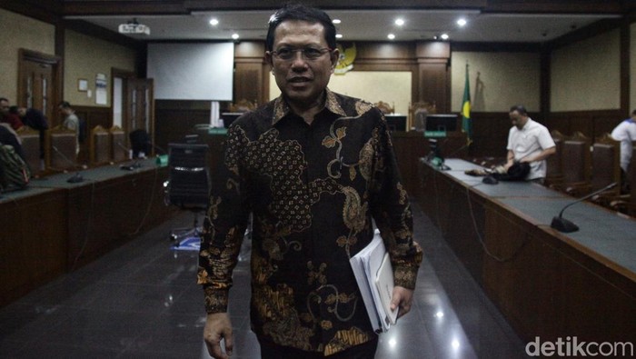 Mantan Sekretariat Mahkamah Agung (Sekma) Hasbi Hasan menghadiri sidang tuntutan di Pengadilan Tipikor, Jakarta, Kamis (14/3/2024).