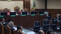 Hasbi Hasan dituntut hukuman 13 tahun dan 8 bulan penjara oleh tim jaksa KPK.