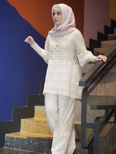 Gaya Hijab Simple ala Artis