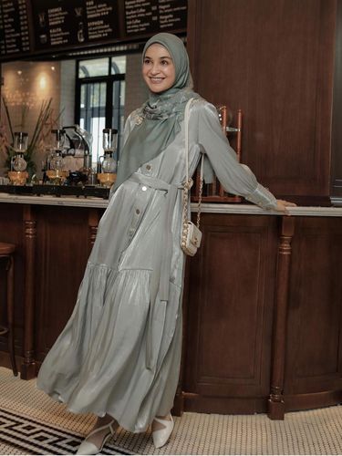 Gaya Hijab Simple ala Artis
