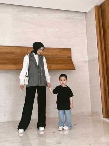 Gaya Hijab Simple ala Artis