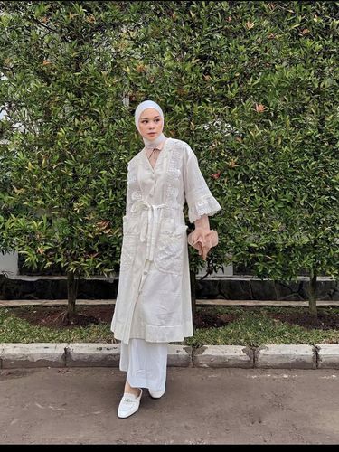 Gaya Hijab Simple ala Artis